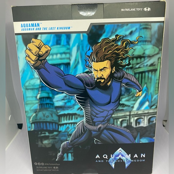 DC Multiverse Aquaman Mega Statue (Stealth Suit) - Picture 4 of 5